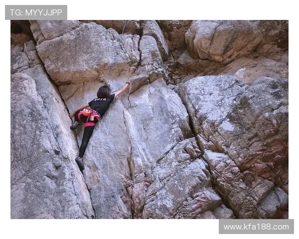 重庆攀岩队耐力之争引发热议背后的训练与技术探讨 重庆攀岩队耐力之争引发热议背后的训练与技术探讨