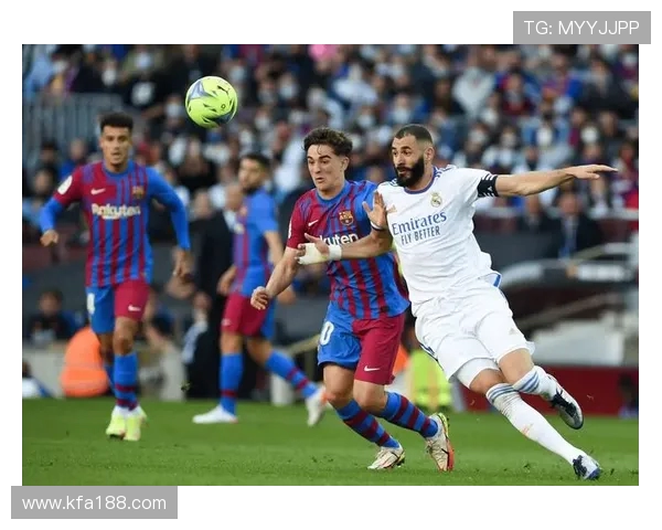 巅峰巴萨与巅峰米兰的对决谁能称霸足球历史的巅峰之战